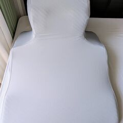 【美品】西川Keeps ピロークッション（仰向け/うつぶせ/横向き/あぐら姿勢全てに対応）＋専用カバー付き／グレーの画像