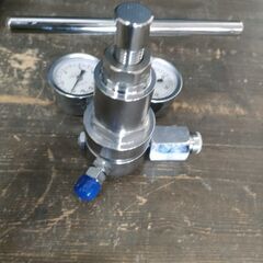 【中古】ハンシン チッソブロー HY-50S 高圧用圧力調整器  はんしん 窒素ガス用圧力調整器 高圧 圧力　※動作未確認　見た目は美品の画像