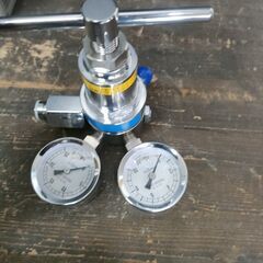 【中古】ハンシン チッソブロー HY-50S 高圧用圧力調整器  はんしん 窒素ガス用圧力調整器 高圧 圧力　※動作未確認　見た目は美品の画像