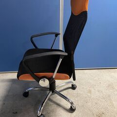 値下げ【格安】ニトリ ワークチェア オレンジ×ブラック 回転椅子 昇降機能 お洒落 早い者勝ち 引取歓迎 配送OKの画像