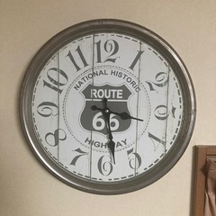 掛け時計と壁飾り