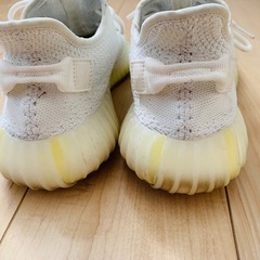 adidas イージーブースト350V2クリーム　トリプルホワイト
の画像