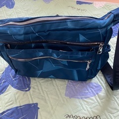 新品ショルダーバッグの画像