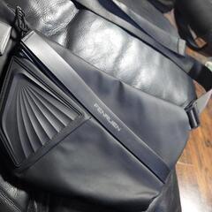 多機能　ボディバッグ