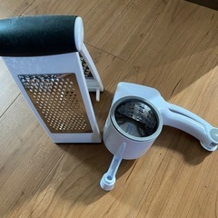 チーズグレーター　チーズおろし器　2種類