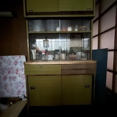 差し上げます　　食器棚