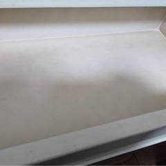 輸入家具 白いタンスの画像