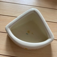 ハリネズミ餌、水入れ、餌入れ等の画像