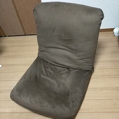 リクライニングできる座椅子の画像