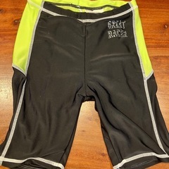 水着、ラッシュガード、タオルのセットの画像