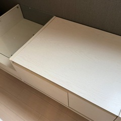 ドレッサーテーブル　LOWYA