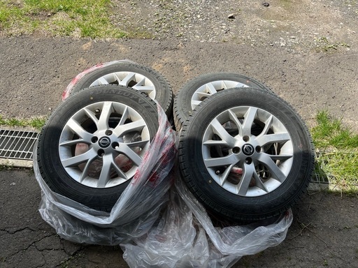 【取引終了しました】e12 ノート24年製造スタッドレス