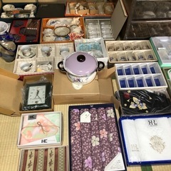 食器類、菓子鉢、保存容器、タオルケット等の画像