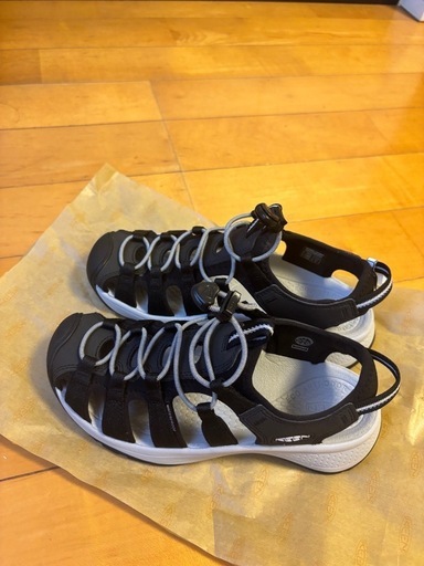 KEEN ウィメンズスポーツサンダル ブラック/グレー新品
