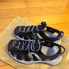 KEEN ウィメンズスポーツサンダル ブラック/グレー新品
