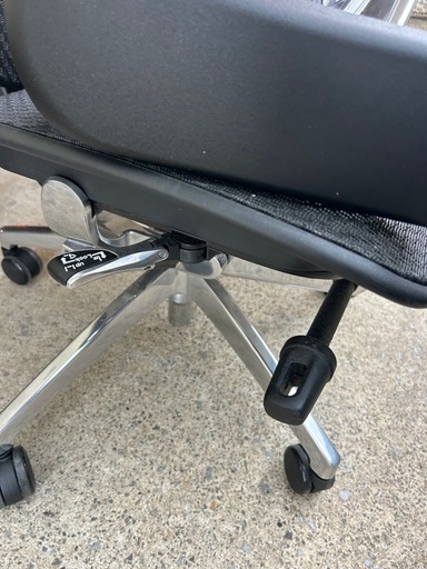 エルゴヒューマン　オフィスチェア　肘掛け付き