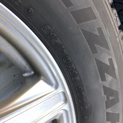 215/70-16 4本スタッドレスの画像