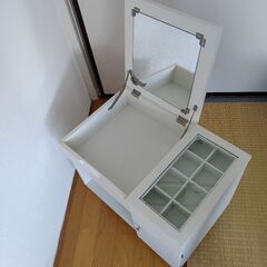 収納ワゴン キャスターとミラー付きの画像