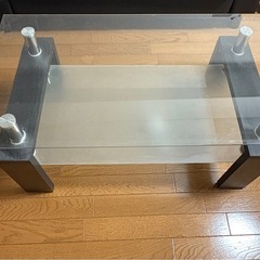 ガラステーブルの画像