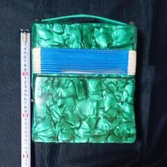 小さなアコーディオンの画像