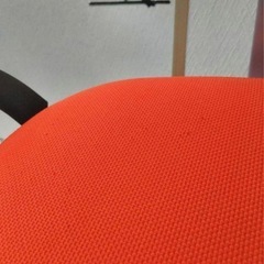自然と背筋が伸びる、子どもから大人まで使えるチェアーの画像