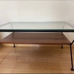 ガラステーブルの画像