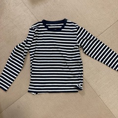 CKの黒Tシャツ、長袖ボーダー、半袖シャツの3点セットの画像