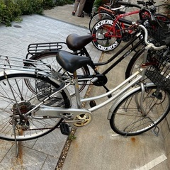 ママチャリ(パンク中) 自転車の画像