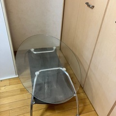 ガラステーブル
の画像