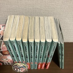 【最終値下げ】SPY×FAMILY 9巻セット +限定非売品映画特典本2冊　＋缶バッジ、しおりの画像