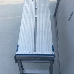 ALINCO（アルインコ） 伸縮脚付足場台 PXGE710 FKGの画像