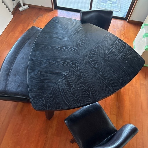 三角形のダイニングテーブルセット　日曜日まで値下げ　受け渡し予定の為停止