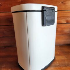 ニトリ　蓋付ゴミ箱 5Lの画像