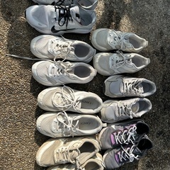 運動靴　中学、高校の画像