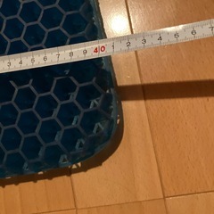 ゲルクッション ジェルクッション ハニカム構造 無重力クッション 卵割れないクッション  厚さ約4cm、高通気性 在宅勤務 オフィス 車 椅子 自宅用 ブルー  カバー有りの画像