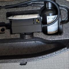 N-BOXの後部に入っていたジャッキの画像