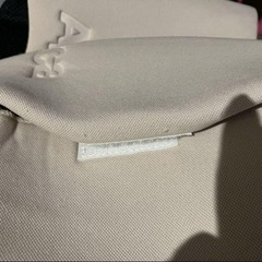【美品2点セット】アップリカ4way抱っこ紐 & 箱あり授乳クッションの画像