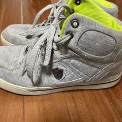 alb スニーカーの画像