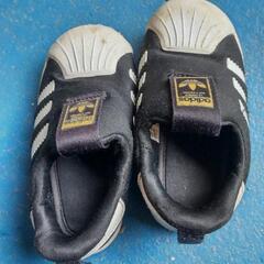 アディダススニーカー