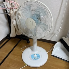 冷蔵庫、ガスコンロ、線風機、ゴミ箱、炊飯器
の画像