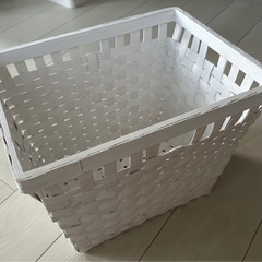 IKEA 
白　木製バスケットの画像