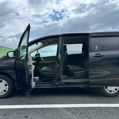 7人乗り♪低走行7万キロ台☆月々1.1万円〜分割払い可❗️車検2年付き！大人気☆HONDA フリード☆Bluetooth対応ナビ付き☆走行中DVD見れます☆電動スライドドア付き☆事故修復歴無し☆ドライブレコーダー付きのフル装備☆‼️の画像