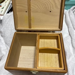 木製救急箱　サビありますの画像
