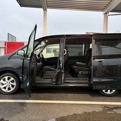 8人乗り☆ガソリン代 節約☆S-HYBRID入りました‼️24年式☆月々1.2万円〜分割払い可❗️車検2年付き！大人気☆日産 セレナ☆Bluetooth対応ナビ☆走行中DVD見れます☆ETC☆便利なバックカメラ☆ドラレコ付きのフル装備☆電動スライドドア☆ウィンカーミラー☆フル装備☆事故修復歴無し☆車内広々三列シート‼️の画像