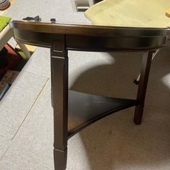 希少な廃盤品　maruni (マルニ木工)　三角形の棚がお洒落なテーブル　サイドテーブル、ラウンドテーブル、コーヒーテーブルの画像
