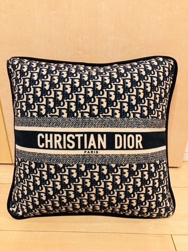 他アプリで交渉中?激安美品✨Diorスクエアクッション✨販売終了モデル