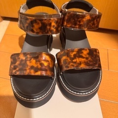 EDNA 厚底サンダル Sサイズの画像