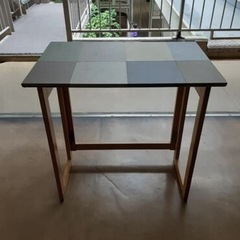 テレワーク　折りたたみテーブルの画像