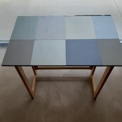 テレワーク　折りたたみテーブルの画像