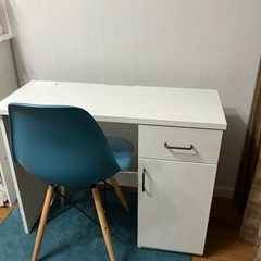 机&イス